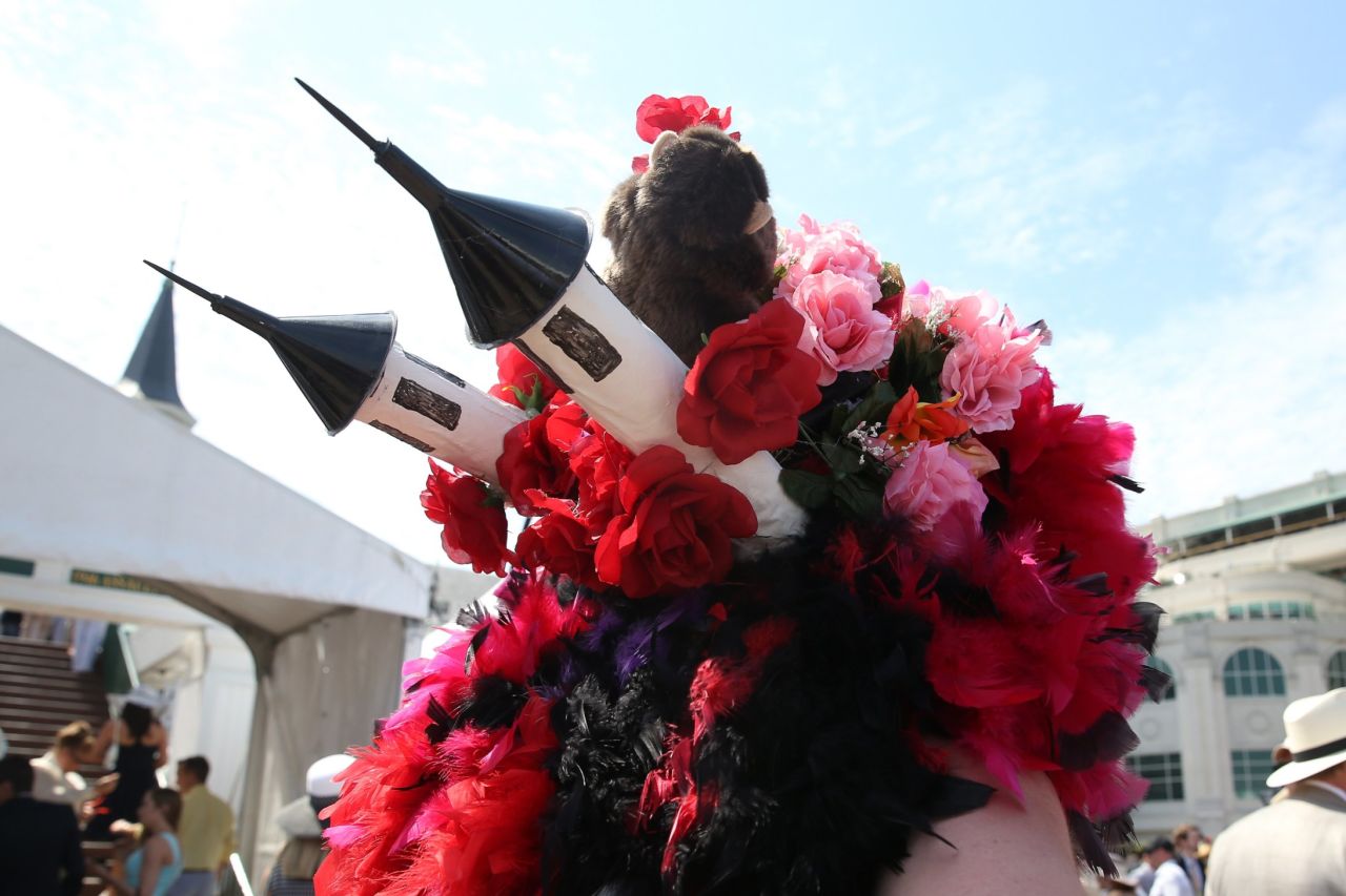 In addition to flowers, this hat features the iconic twin spires of Churchill Downs. 