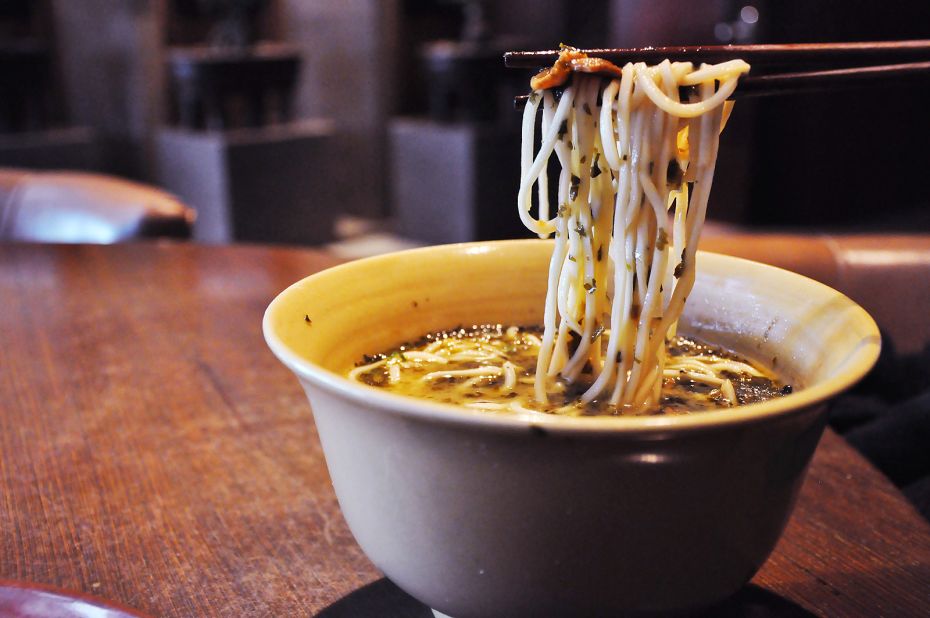 Created by the 158-year-old Kui Yuan Guan restaurant, this affordable noodle dish makes use of local ingredients, including bamboo shoots, preserved vegetables and small slices of pork.
