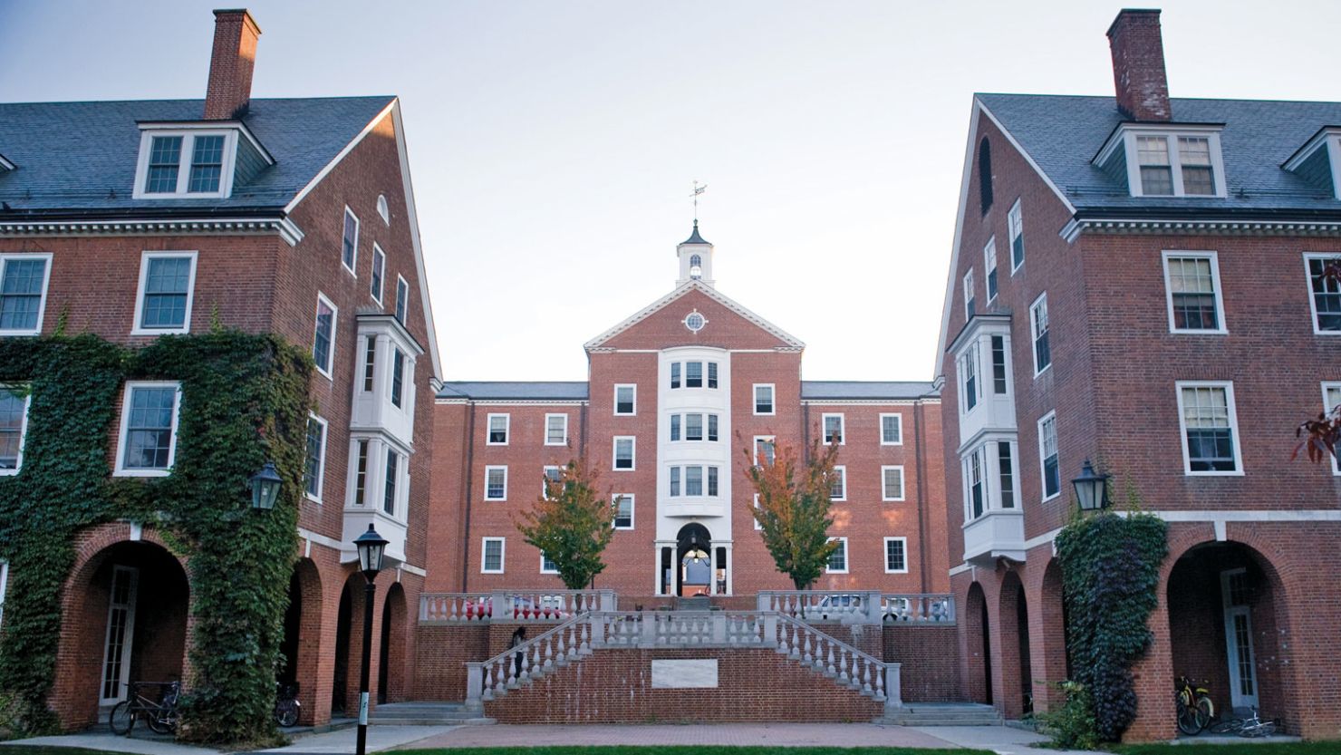 Smith College in Northampton, Massachusetts, has about 2,500 undergraduates.