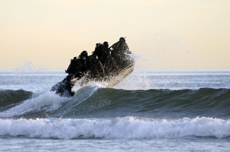 First Woman Enlists To Become A Navy SEAL | CNN