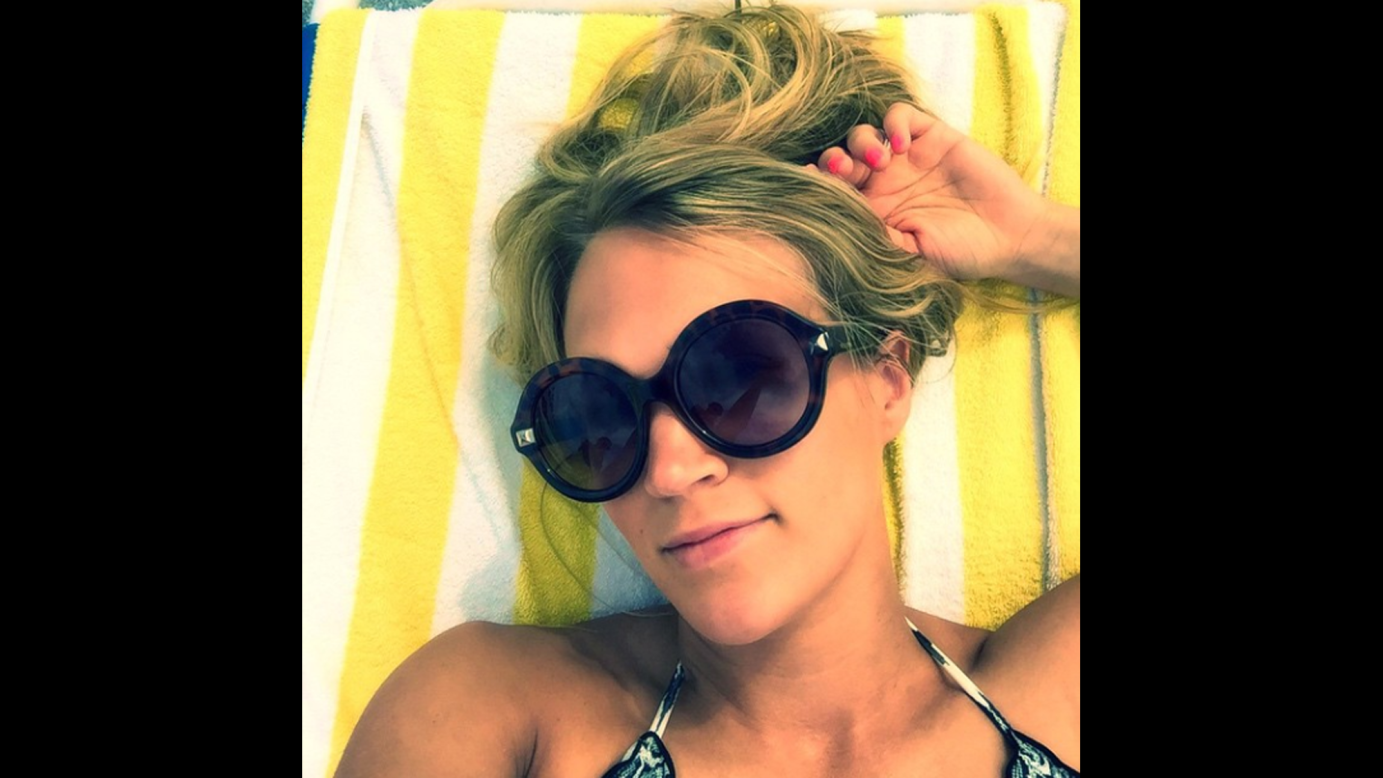 "Vacation selfie. #IKnowImLame," singer Carrie Underwood<a href="https://instagram.com/p/2Tt7OuLquo/" target="_blank" target="_blank"> said on Instagram</a> on Tuesday, May 5. 