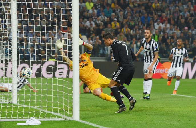 Juventus dominated the opening stages but Real leveled on 27 minutes when Cristiano Ronaldo headed home James Rodriguez's cross to make it 1-1.