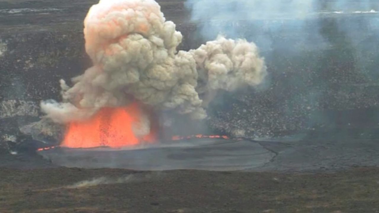 CNNE vo usgs kilauea volcano erupts