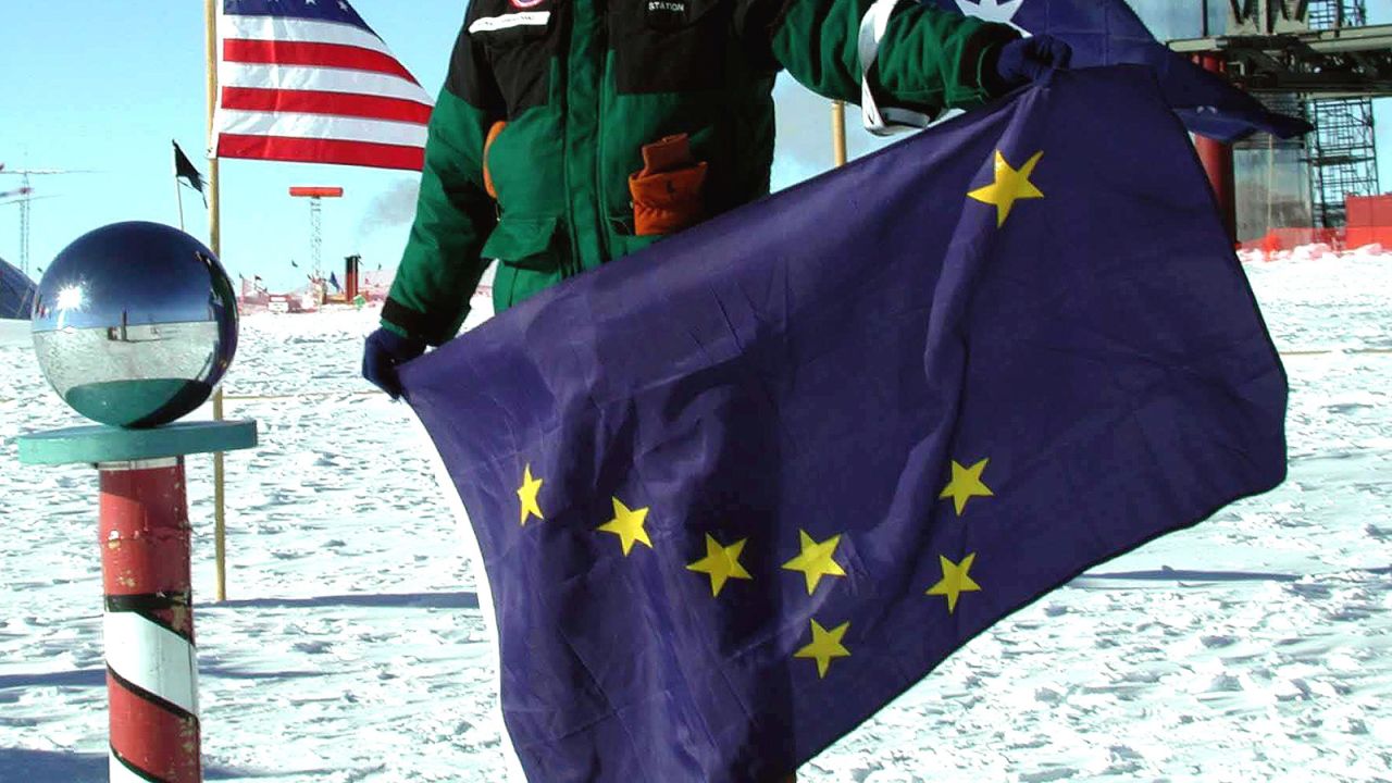 <strong>The Best</strong> -- 4. Alaska<br />"A 13-year-old native boy designed the flag in 1927. With utmost simplicity, its stars form the 'Big Dipper' constellation and the North Star, aptly representing our northernmost state." -- Ted Kaye, author of "Good Flag, Bad Flag"