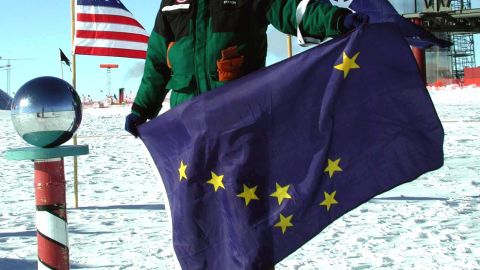 <strong>The Best</strong> -- 4. Alaska<br />"A 13-year-old native boy designed the flag in 1927. With utmost simplicity, its stars form the 'Big Dipper' constellation and the North Star, aptly representing our northernmost state." -- Ted Kaye, author of "Good Flag, Bad Flag" 