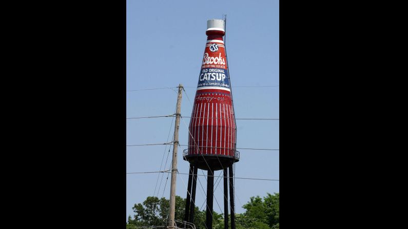 But who could resist the majesty of the world's largest bottle of ketchup. Or Catsup, as it's known in Collinsville, Illinois. Roadside proof that, where it counts, America is still number one.