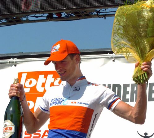 Under such tough restrictions, few riders attempted the record. When Czech Ondrej Sosenka set a new mark of 49.700 km in 2005, it made just a ripple of headlines.