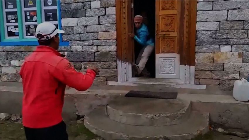 ct nepal langtang earthquake video_00002925.jpg