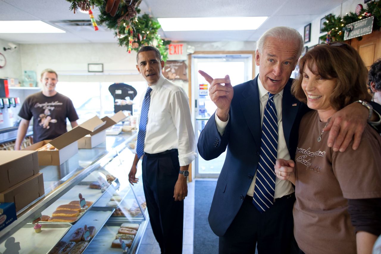 Dropping by the Gingerbread House Bakery in Kokomo, Indiana, with Vice President Joe Biden on November 23, 2010. 