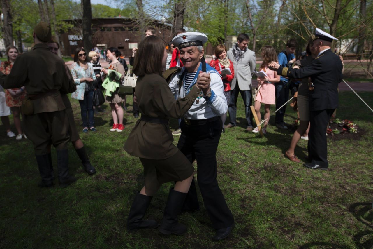 Victor Novopashin, a Russian World War II veteran, dances with a young woman dressed in Soviet-era uniform in Gorky Park in Moscow on May 9.
