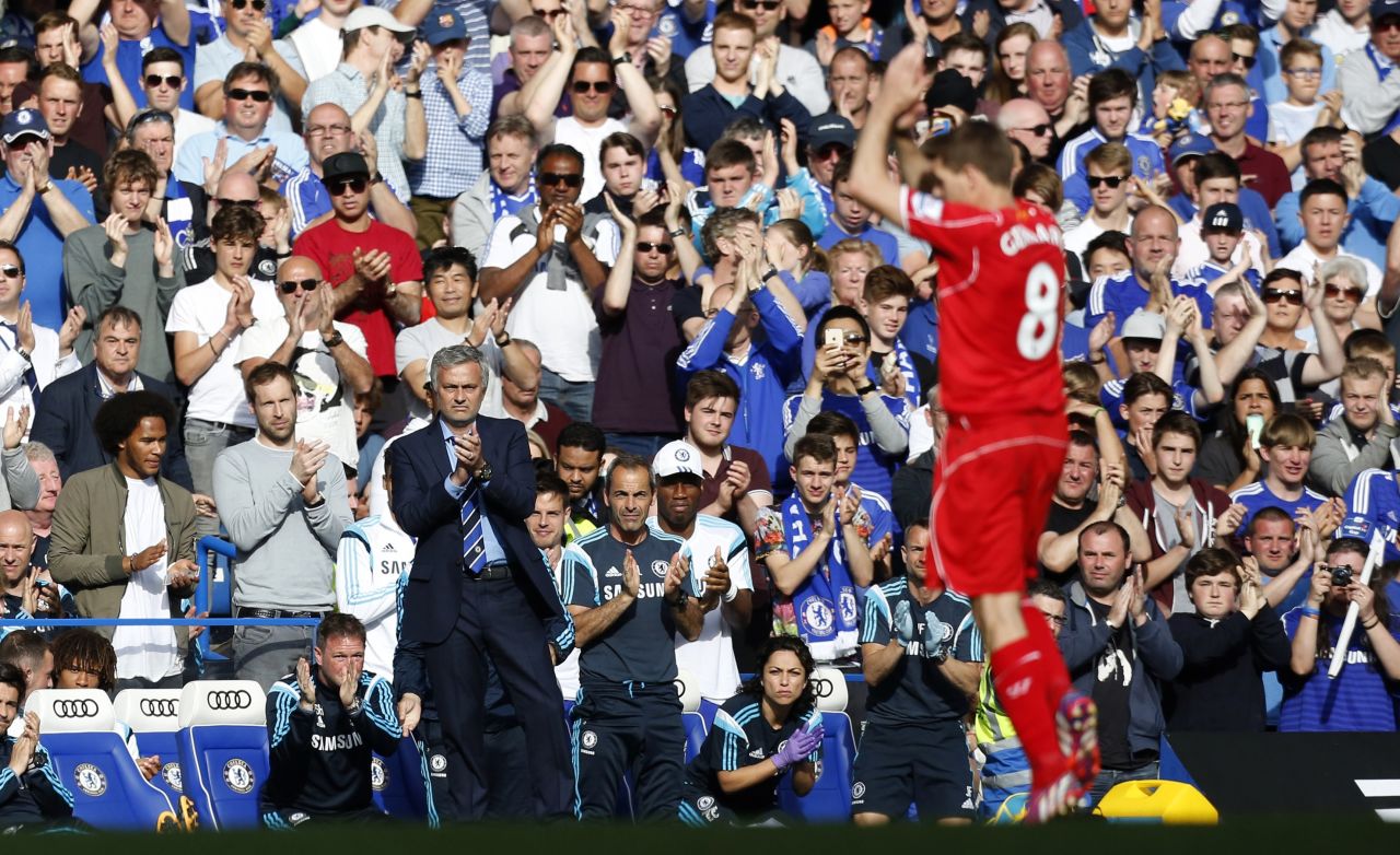 Steven Gerrard is given a standing ovation by fans and Chelsea manager Jose Mourinho after being substituted at Stamford Bridge.