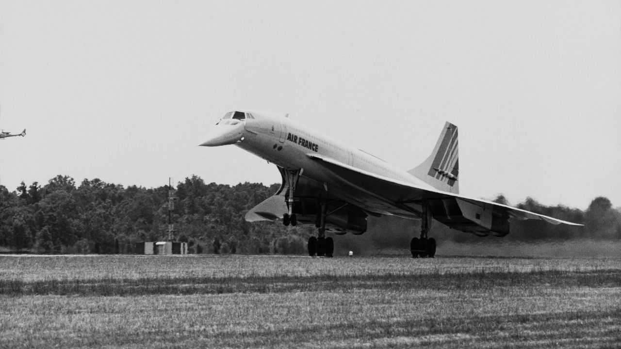 It broke the sound barrier and cut flight times in half. On January 21, 1976, the first commercial Concorde flight took place from London to Paris, cruising at speeds of 1,350 mph. The Concordes' flights would be short lived, however, as fewer than 20 ever saw commercial use. The last commercial Concorde flight took place on October 24, 2003.