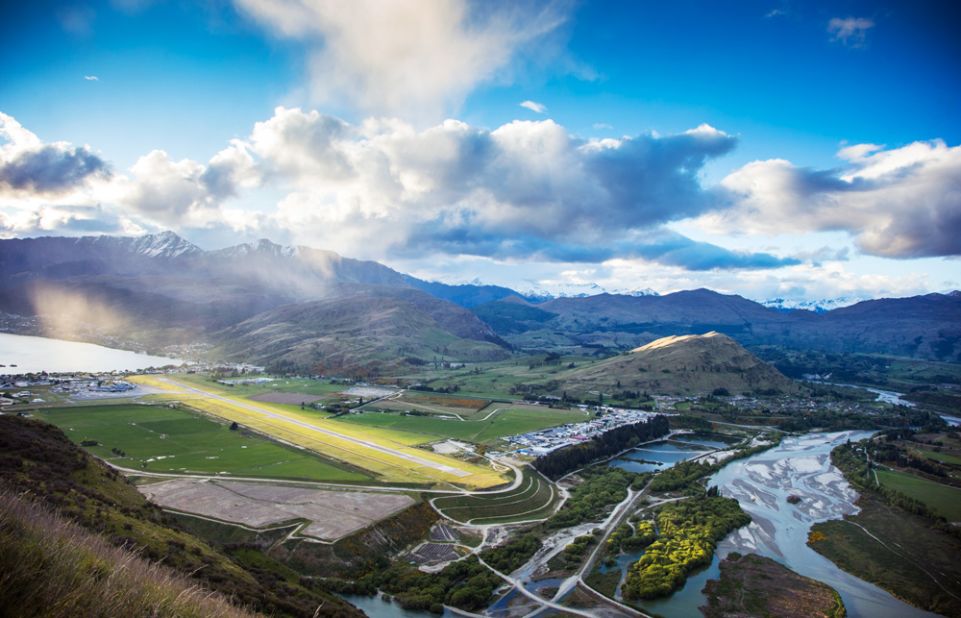 <strong>4. Queenstown Airport (New Zealand): </strong>Voters were keen on the scenery and landscapes surrounding Queenstown Airport, landing it a spot in the top 10.