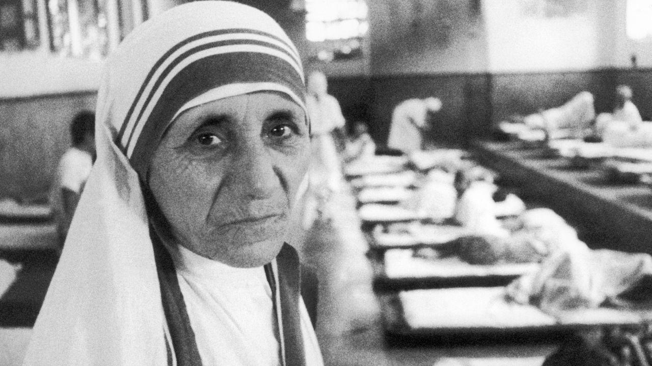 Agnes Gonxha Bojaxhiu, or "Mother Teresa," won the Nobel Peace Prize in 1979 for dedicating her life to helping the poor. Her foundation in Kolkata, India, "The Missionaries of Charity," took care of orphans, the sick and elderly. In 2003, she was beatified.
