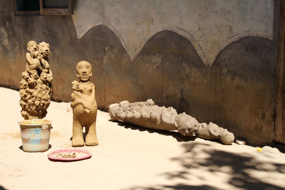 <em>Fatou Kande Senghor, Giving Birth, 2014. </em><br /><br />This Senegalese artist uses a variety of mediums to produce thought-provoking conceptual pieces. This particular piece from the Dakar-based creative is called "Giving Birth."