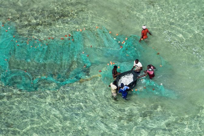 He notes that many of the local fisherman have a less serene view of their profession, often working 12-hour days in small dugouts.<br /><br />"It's actually an extremely hard life in quite a harsh environment," notes Jan. 