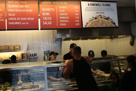 Chipotle, the popular burrito chain, announced on April 27 that it will only use ingredients free of genetically modified organisms (GMOs), although studies suggest that GMOs do not present a risk to human health. 