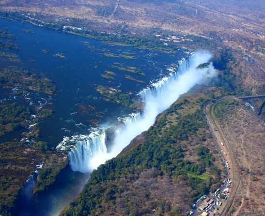 Tweeter @HeatherSiminski shared this stunning photo of Victoria Falls in Zimbabwe. 