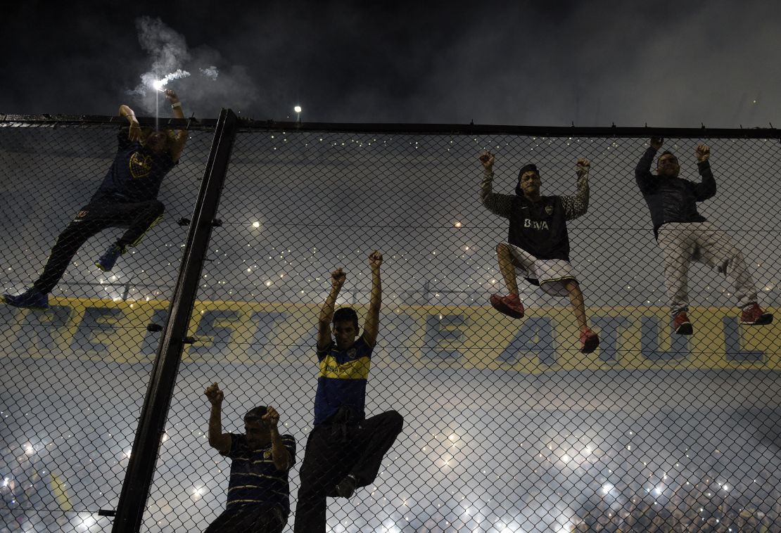 boca juniors fans fence