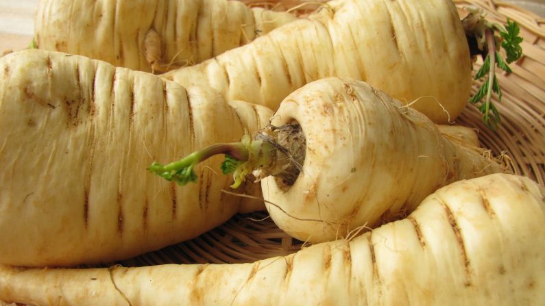 These white, carrotlike roots are a great <a href="index.php?page=&url=http%3A%2F%2Fnutritiondata.self.com%2Ffacts%2Fvegetables-and-vegetable-products%2F2514%2F2" target="_blank" target="_blank">source</a> of vitamins C and K, folate, potassium and manganese, as well as being low in sodium, fat and cholesterol. The smaller tubers are more flavorful and tender; they have a sweet taste, which is why <a href="index.php?page=&url=http%3A%2F%2Fwww.fruitsandveggiesmorematters.org%2Fparsnips" target="_blank" target="_blank">Europeans</a> used them in jams and sweets.