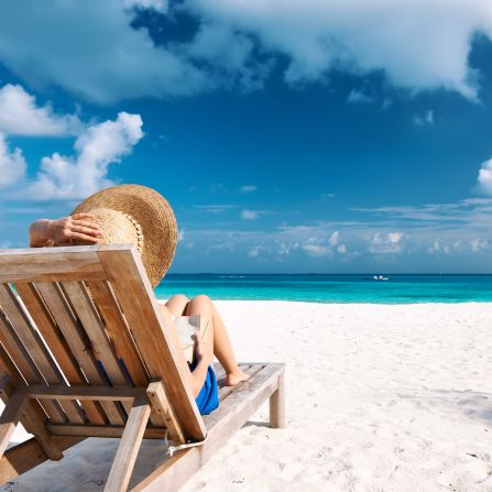Time for sun, sand and surf ... and your favorite beach read. Whether you want a celebrity confessional, summer romance novel, a murder mystery or a spy thriller, Amazon's book editors have a summer beach read for you. <a href="http://www.amazon.com/b?ie=UTF8&node=9164523011" target="_blank" target="_blank">Here are their 20 picks for your summer beach reading</a> pleasure. 