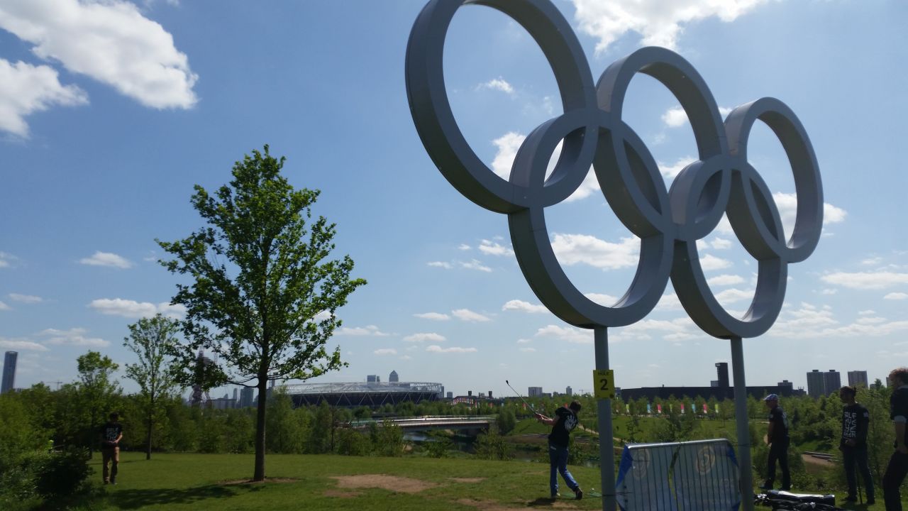 A monument to London's hosting of the Games in 2012, the Olympic rings marks the start of hole two.