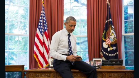 President Barack Obama sending his first tweet from @POTUS