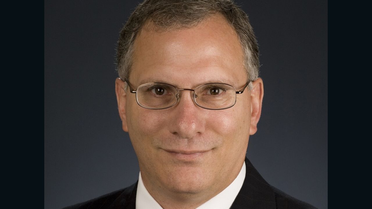 Mansoor, Peter head shot