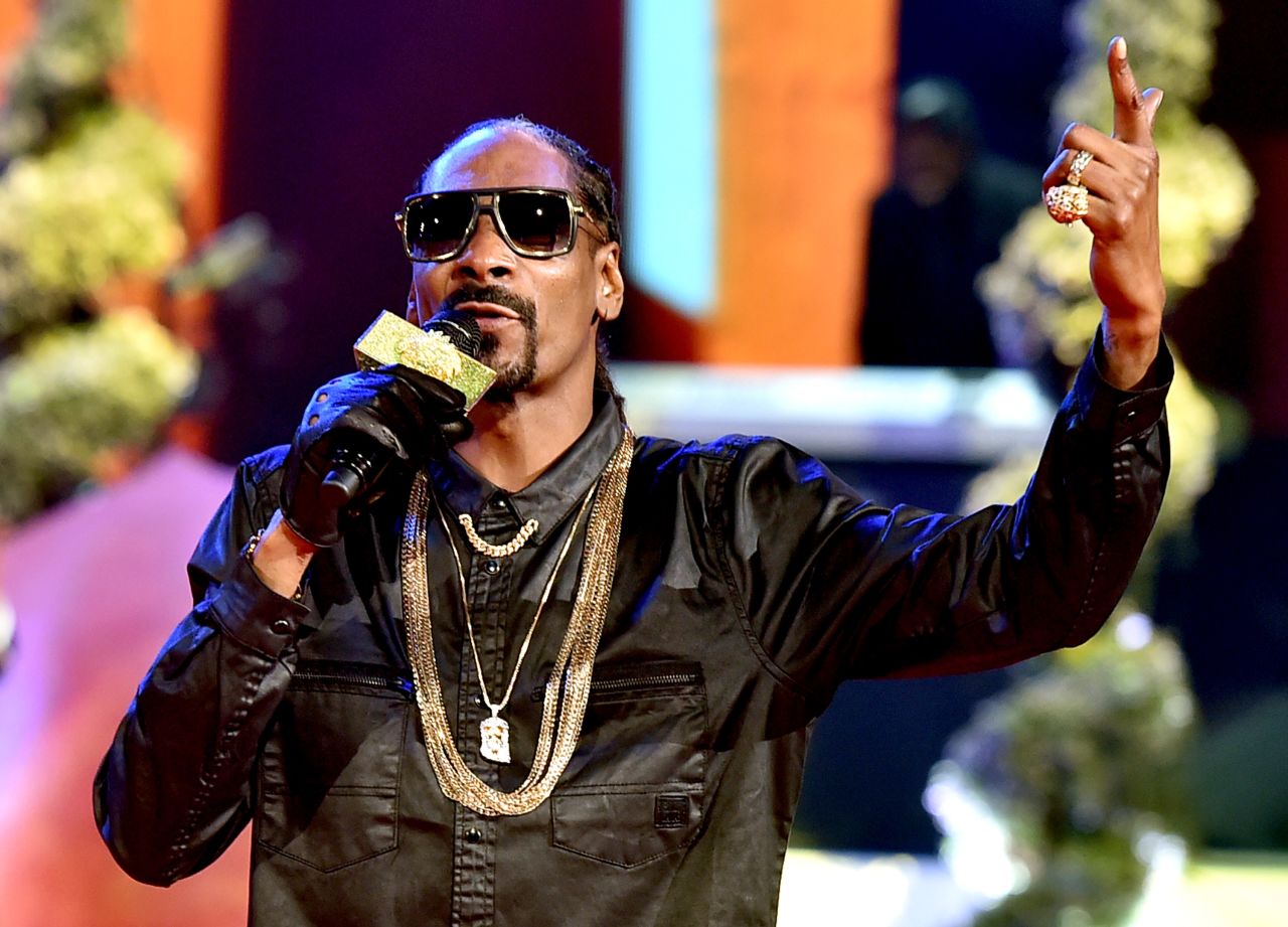 Snoop Dogg has used Auto-Tune in the album (and the song of the same name) <a href="https://www.youtube.com/watch?v=Y1PVmANeyAg" target="_blank" target="_blank"><em>Sensual seduction</em></a>.
