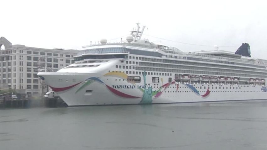 pkg norwegian cruise ship aground_00001316.jpg