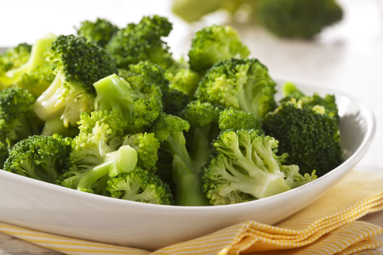 To keep its health benefits intact, steaming is the best cooking method for broccoli.