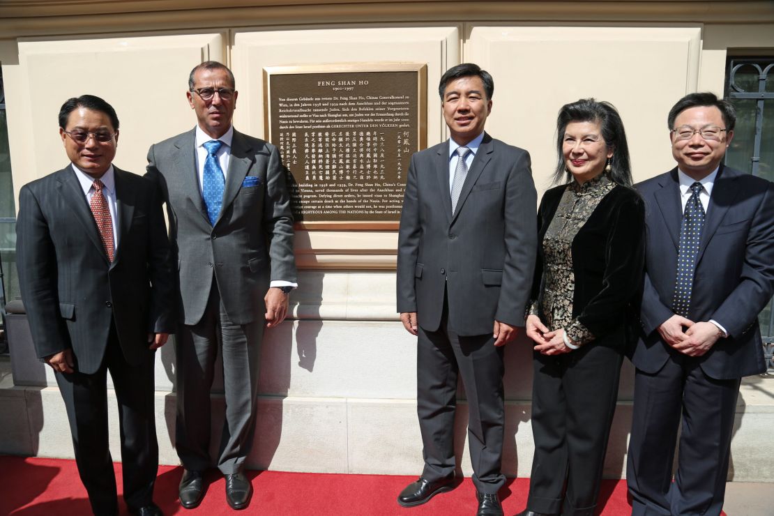 On April 21, 2015, a plaque was unveiled at the site of the former Nationalist Chinese embassy in Vienna  to commemorate Ho's actions. 