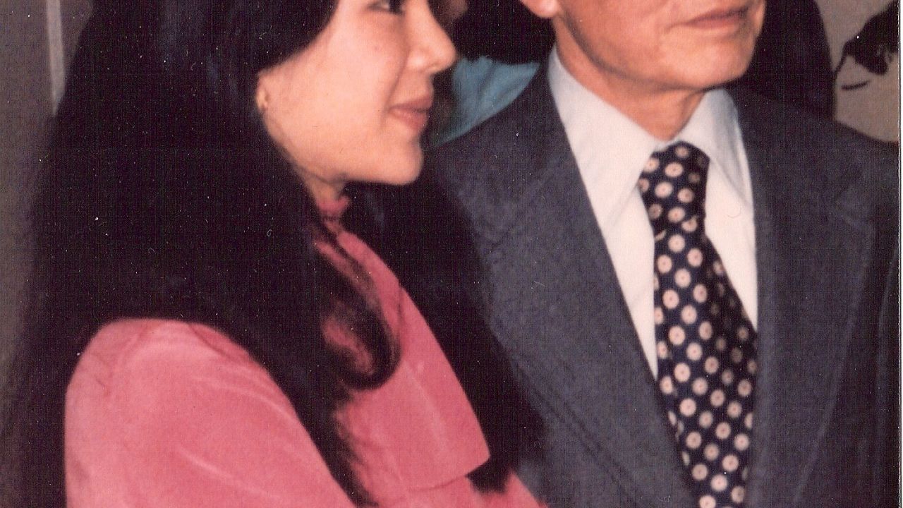 A photo of Manli Ho (L) and Dr. Ho Feng Shan (R) in 1977.