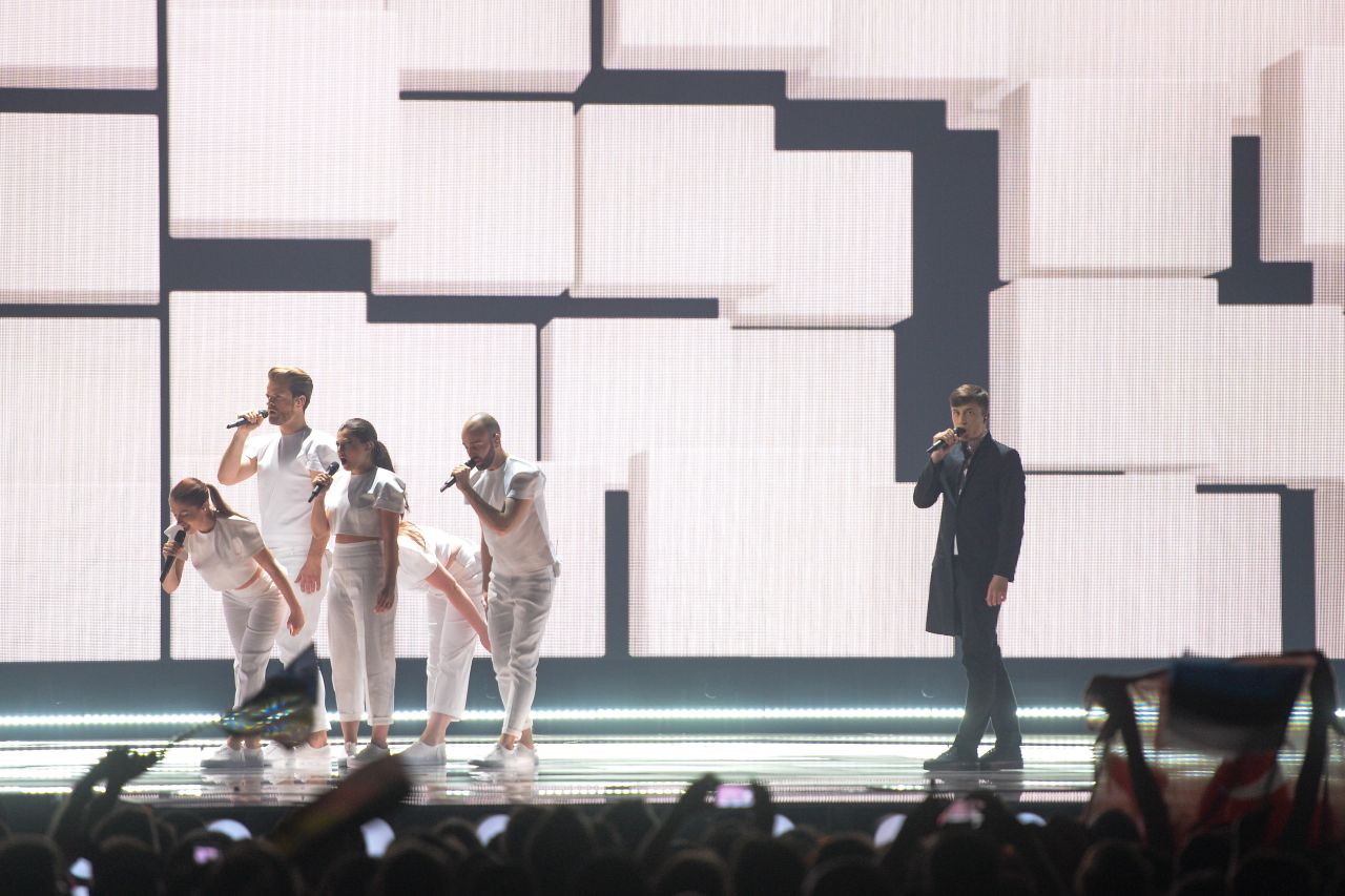 Loic Nottet sang "Rhythm Inside."<br />