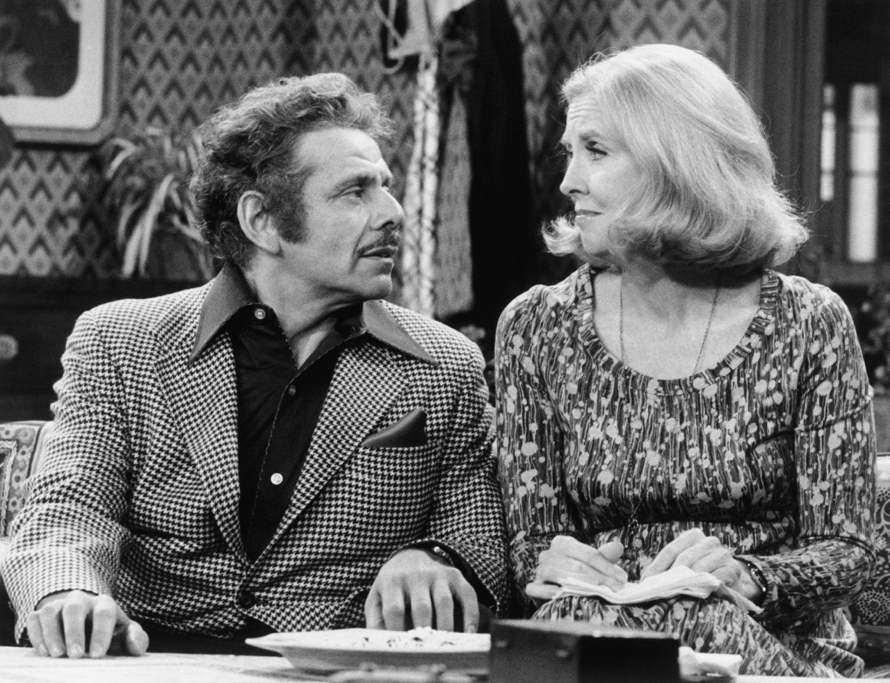 Meara and Stiller on an episode of "Rhoda" in 1976.  Meara appeared on the third season of the series as Sally Gallagher.