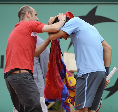 Federer held a press conference Sunday criticizing security at Roland Garros, and recalled the 2009 incident when a fan interrupted his French Open final against Robin Soderling.