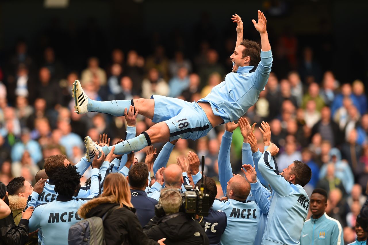 Former Chelsea star Frank Lampard was given a similar sendoff by his Manchester City teammates after scoring in the 2-0 win over Southampton -- his last game before moving to the United States with New York City. 