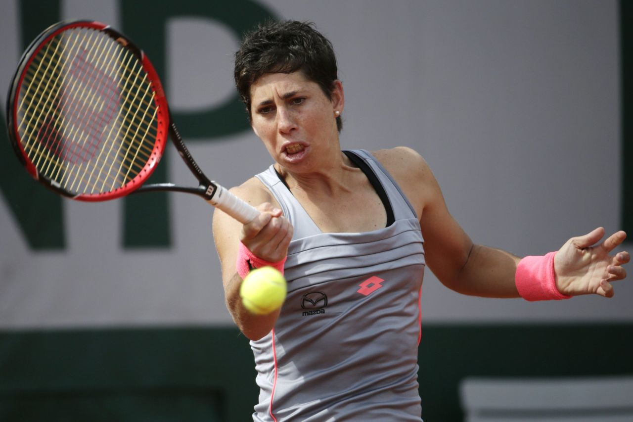 Carla Suarez Navarro entered the French Open fourth in the calendar-year standings. Clay is also her preferred surface. The dark horse began by dropping a mere four games against tricky Romanian Monica Niculescu. 