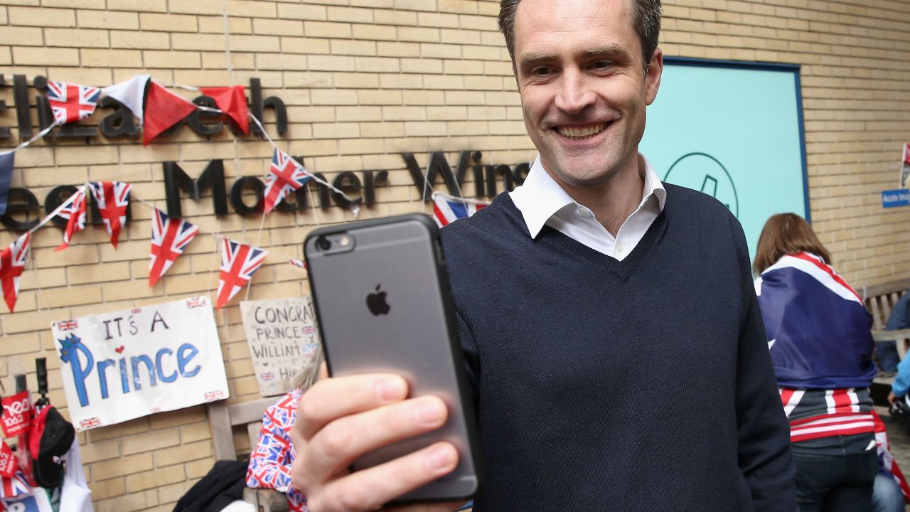 Max Foster shows Periscope viewers the area where hardcore royal fans camped out before the birth of Princess Charlotte.