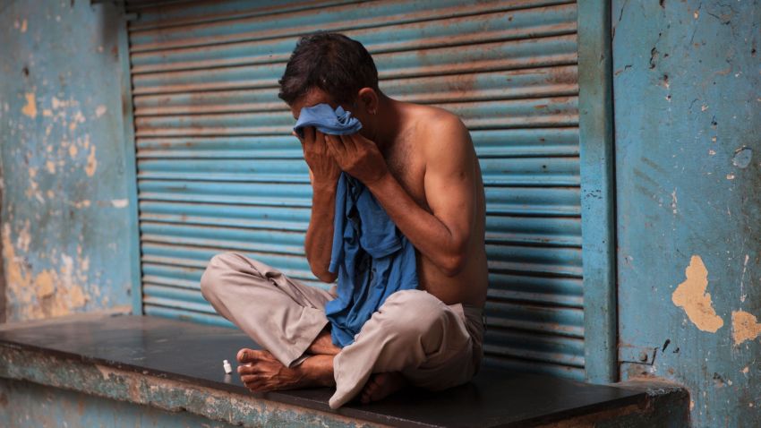 An Indian man wipes sweat off his face on a hot summer day in New Delhi, India, Sunday, May 24, 2015. Heat wave has tightened its grip over most parts of the country. More than 200 people have died since mid-April in a heat wave sweeping two southeast Indian states, Andhra Pradesh and Telangana, officials said Saturday. (AP Photo/Tsering Topgyal)