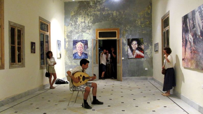 After an initial exhibition by Young, Villa Paradiso opened to other artists, events and private parties. 