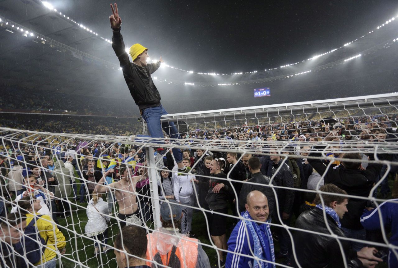 Dnipro's fans enjoyed their semifinal win over Napoli so much they celebrated on the pitch.