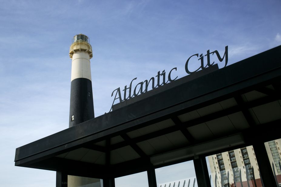 Tony then heads to Atlantic City to talk with longtime residents about the city in the time before gambling.