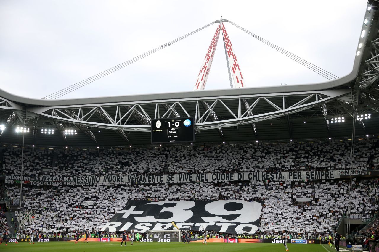 Juventus fans paid tribute to the 39 who lost their lives in the Heysel disaster during last week's final home game of the season.