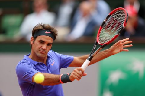 Roger Federer, the men's second seed, won in straight sets for the third consecutive round. He downed Damir Dzumhur. 