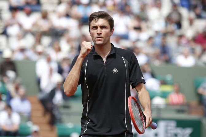 Gilles Simon, like Cornet no stranger to long matches, beat fellow Frenchman Nicolas Mahut in five sets. 