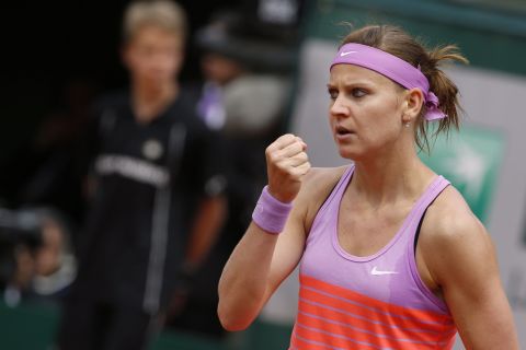 Even though Safarova had lost four in a row to Sharapova, the last three went to three sets. On Monday, the Czech finally managed to register a victory. 