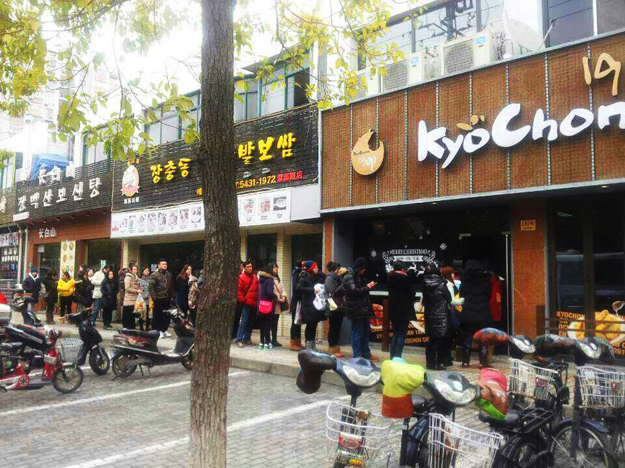 Kyochon created a stir in the domestic delivery chicken scene in 1991 with its trademark soy sauce chicken. 