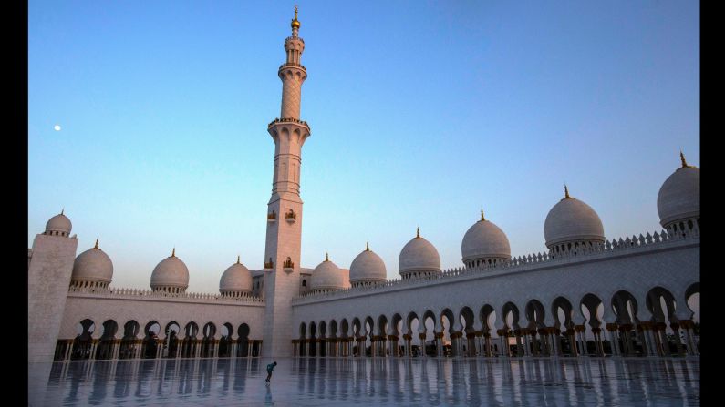 <a href="http://www.szgmc.ae/en/" target="_blank" target="_blank">Sheikh Zayed Grand Mosque</a> in Abu Dhabi, United Arab Emirates, is the newest landmark in the top 10. Built between 1996 and 2007, the mosque features 82 domes. White marble covers the exterior, with Arabic calligraphy decorating the inside.