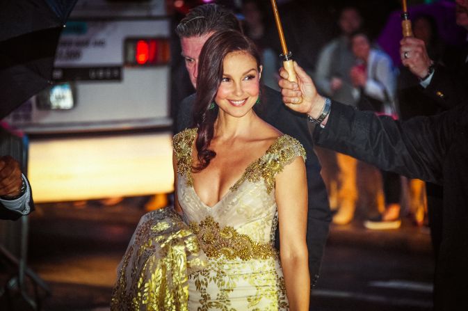 Actress Ashley Judd glows in a ornate golden dress -- she might have someone to carry an umbrella for her, but she's still got to hold her own cape. 